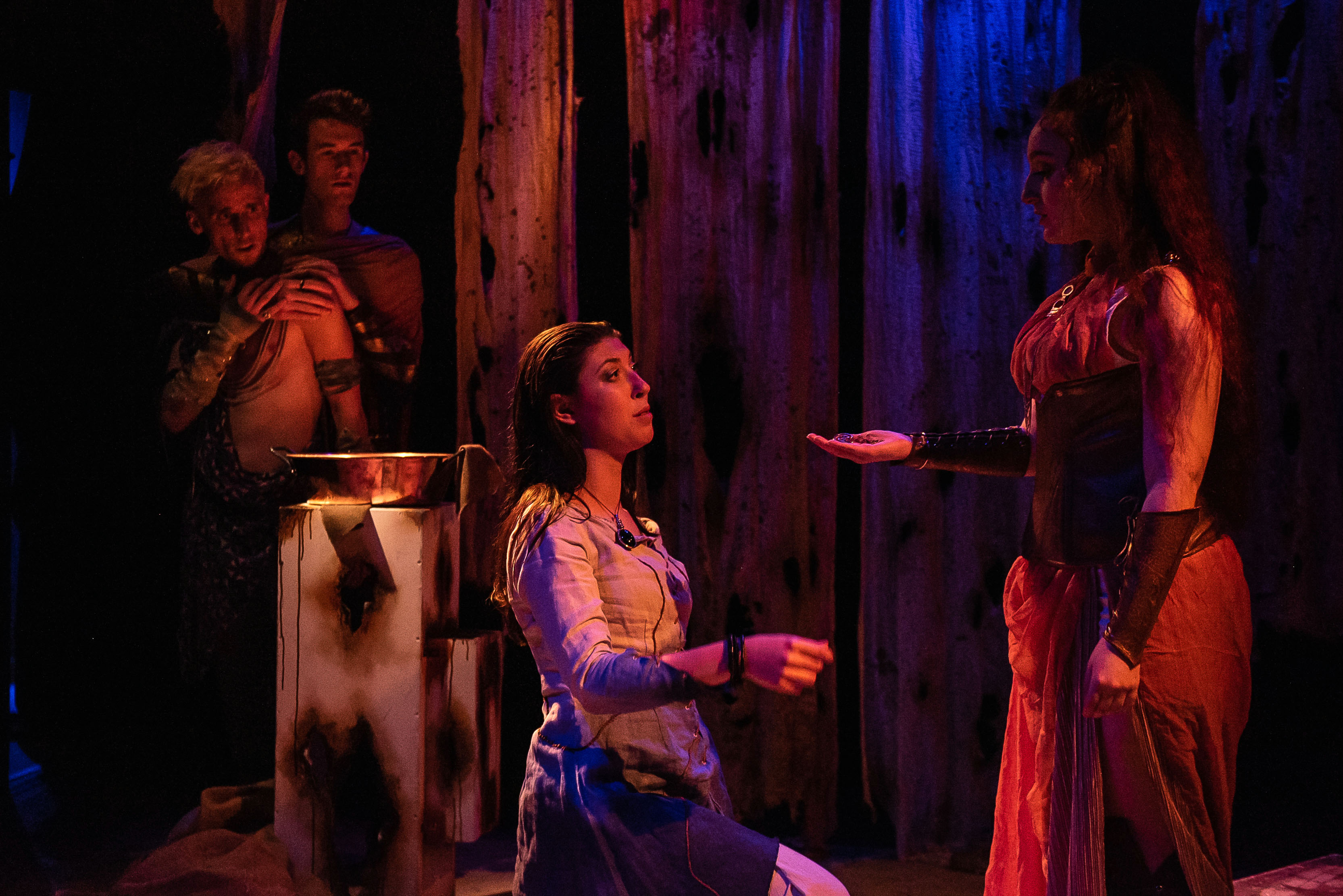 Thetis offering to Artemis